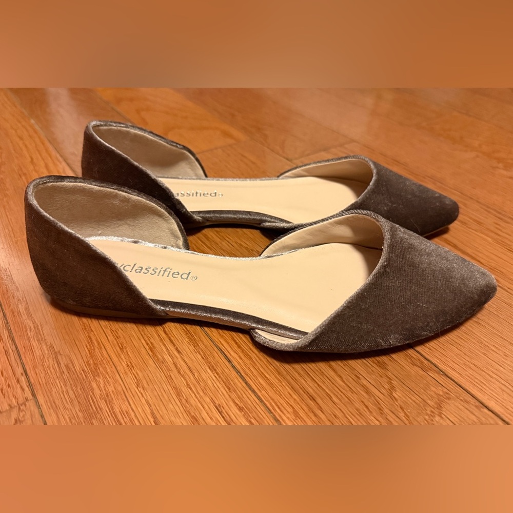 City classified brown suede flats